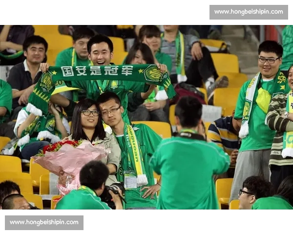 国安主场激战迎来精彩对决 球迷热情高涨助力球队奋勇争胜